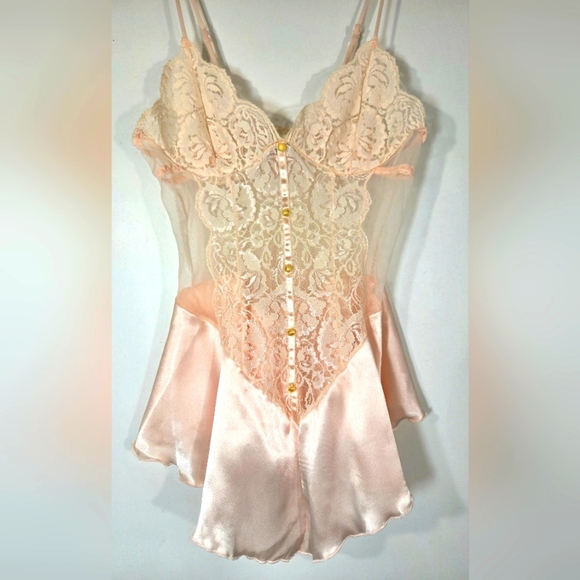 ANDREA KRISTOFF FOR ESCANTÉ TWO PIECE LINGERIE. - Picture 6 of 9